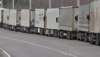 На Кубани временно ограничили движение грузовиков из-за ураганного ветра — «ГИБДД»